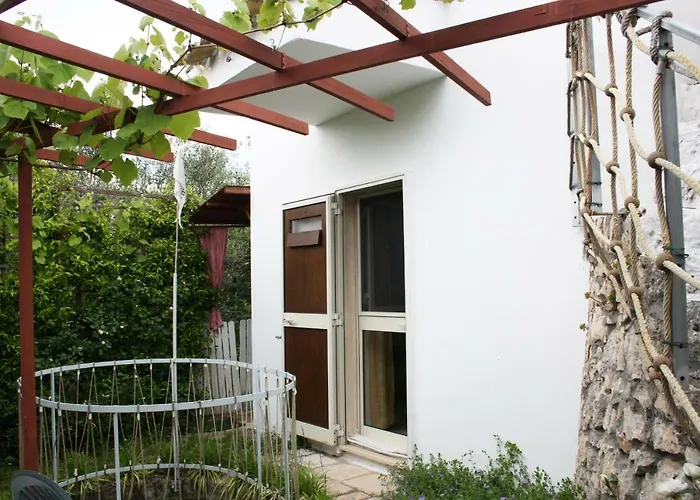 לינה וארוחת בוקר Mini Cascata נוצ'י